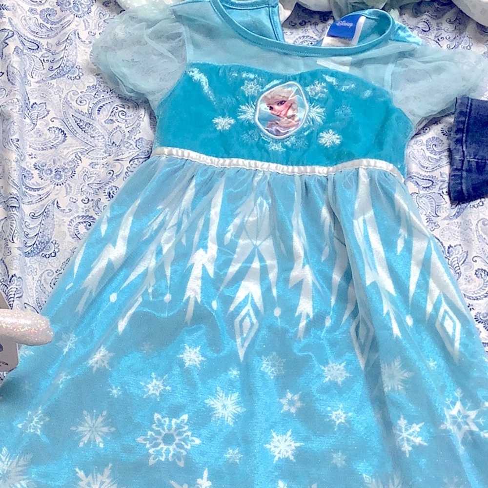 A Disney princess pajama size 4T for kids